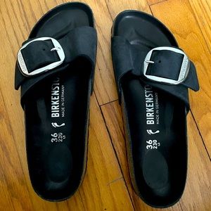 Birkenstock Madrid Big Buckle
Oiled Leather